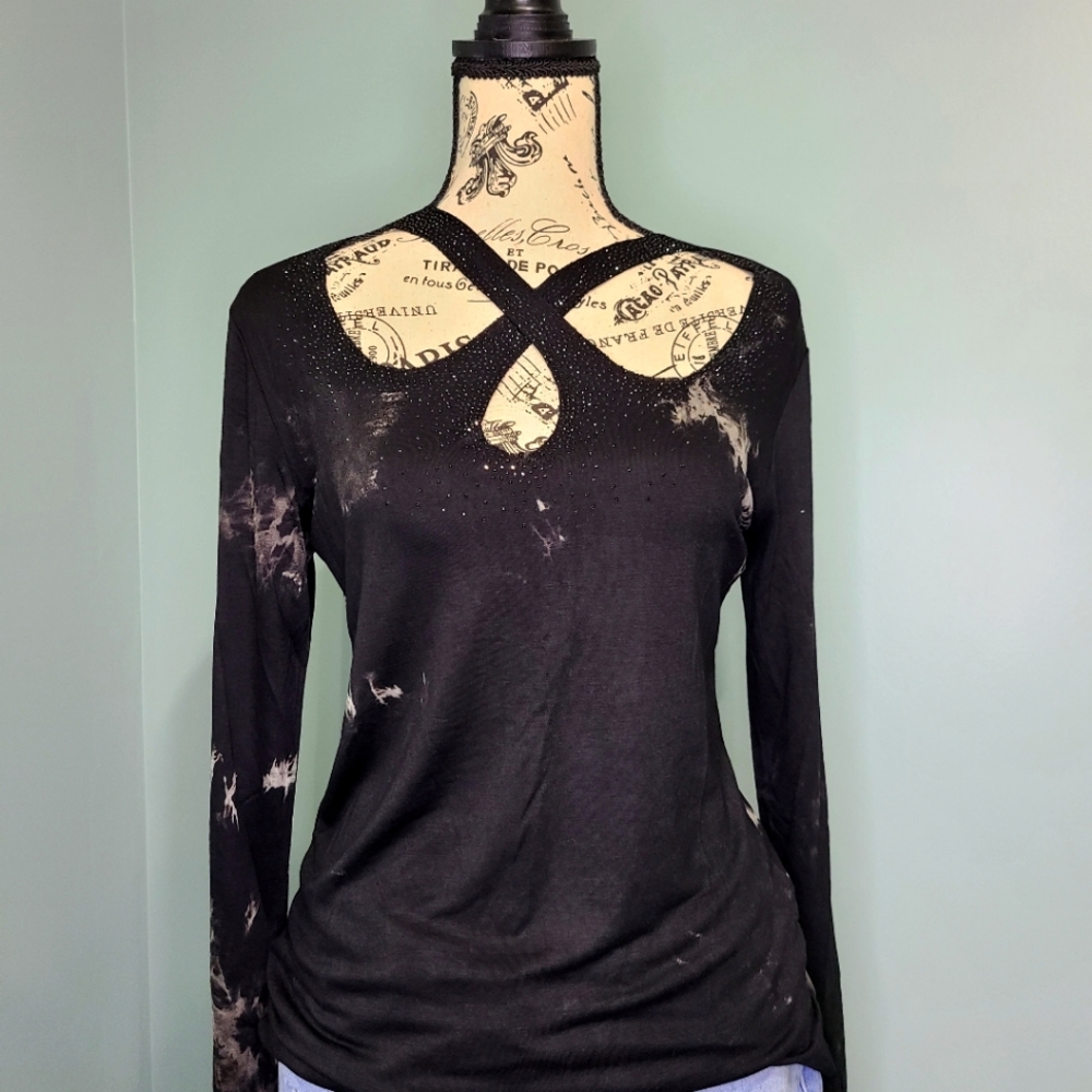 Crisscross long sleeve top, have multiple sizes from boutique